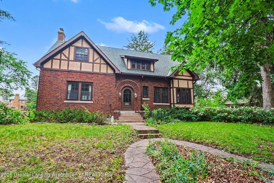 4 Bed 2 Bath Classic Historic Era Home in Lansing, MI - 3