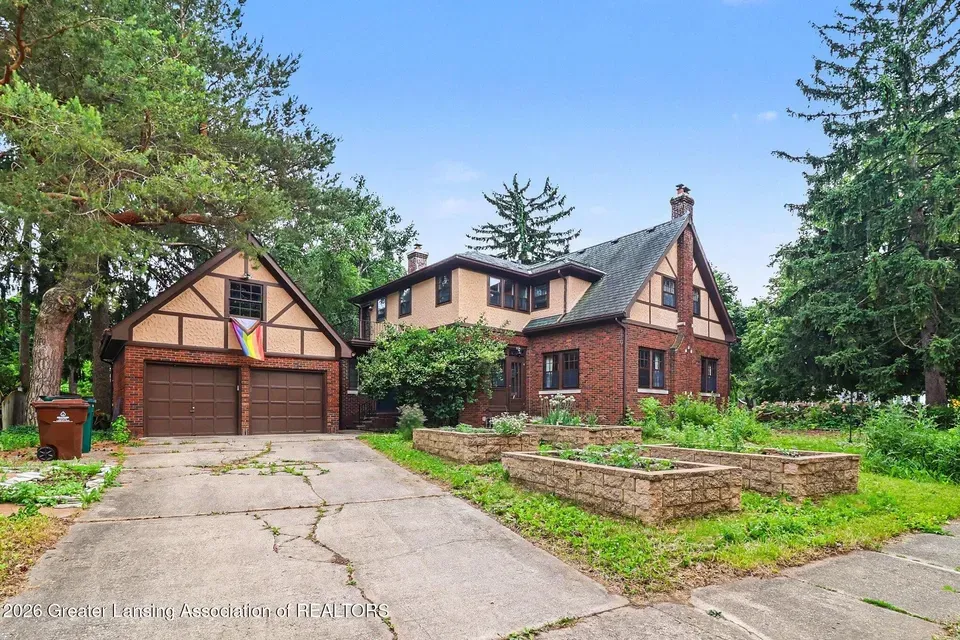 4 Bed 2 Bath Classic Historic Era Home in Lansing, MI - 4