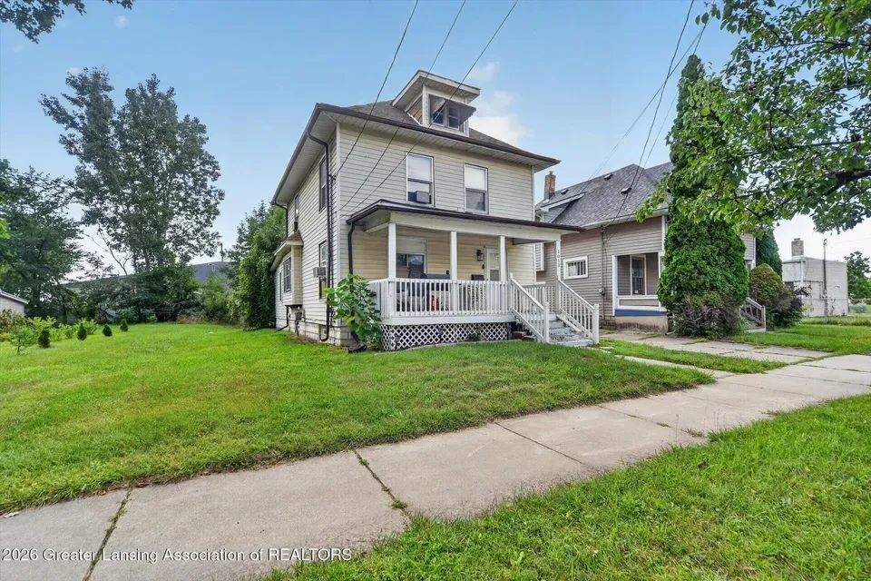4 Bed 2 Bath Classic Historic Era Home in Lansing, MI - 2