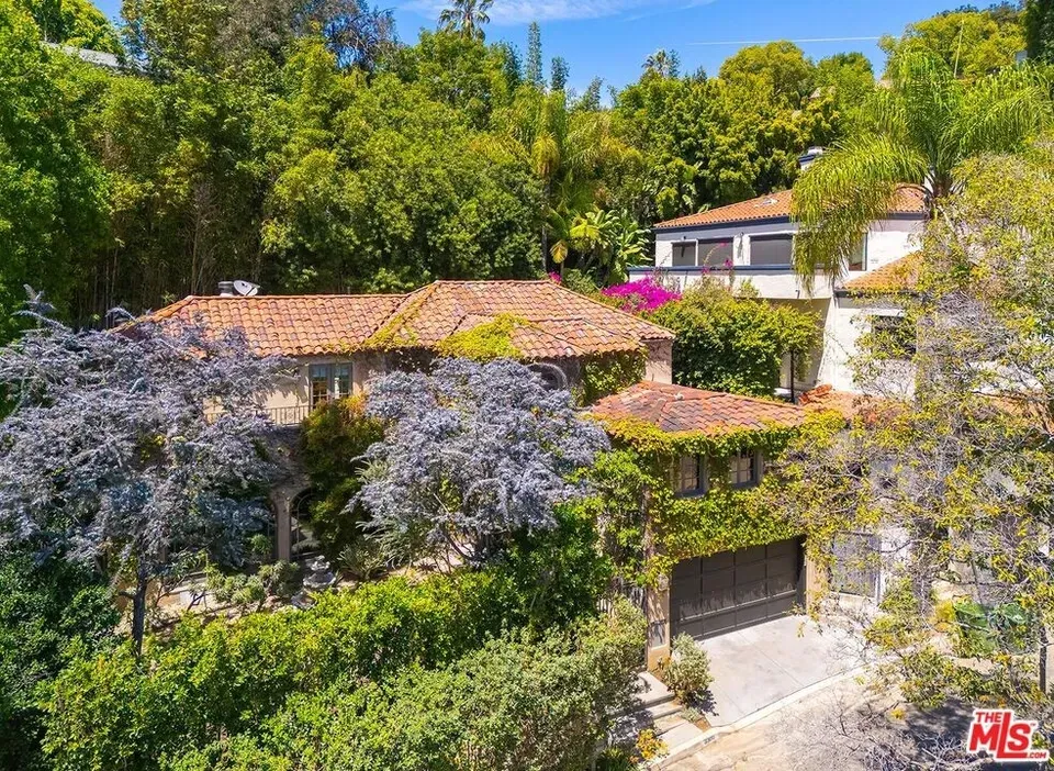 4 Bed 2 Bath Classic Historic Era Home in Los Angeles, CA - 2