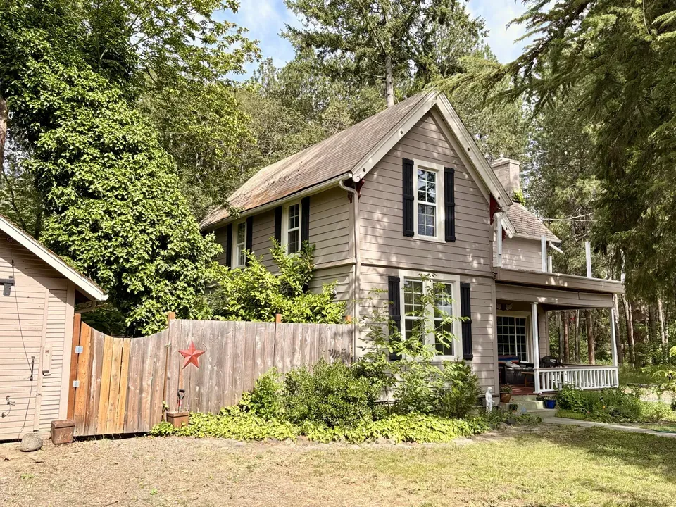 4 Bed 2 Bath Classic Historic Era Home in Medford, OR - 4