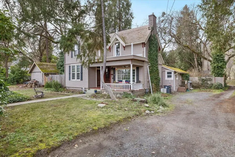 4 Bed 2 Bath Classic Historic Era Home in Medford, OR - 5