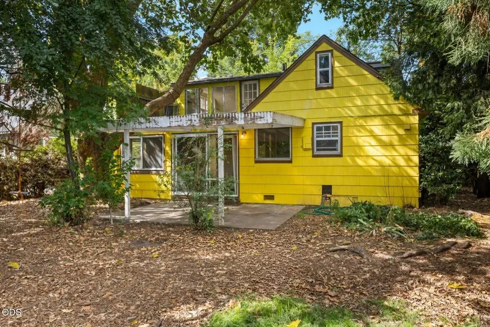 4 Bed 2 Bath Classic Historic Era Home in Medford, OR
