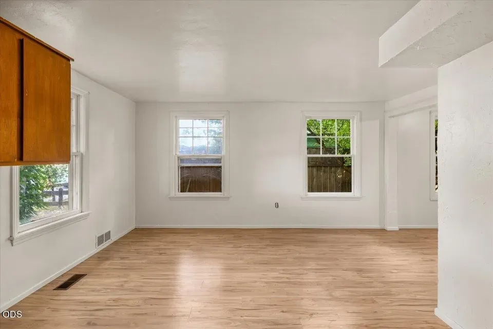 4 Bed 2 Bath Classic Historic Era Home in Medford, OR - 4