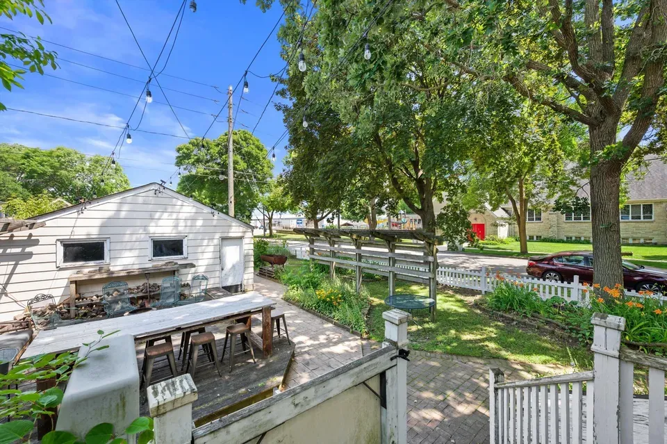 4 Bed 2 Bath Classic Historic Era Home in Milwaukee, WI - 4