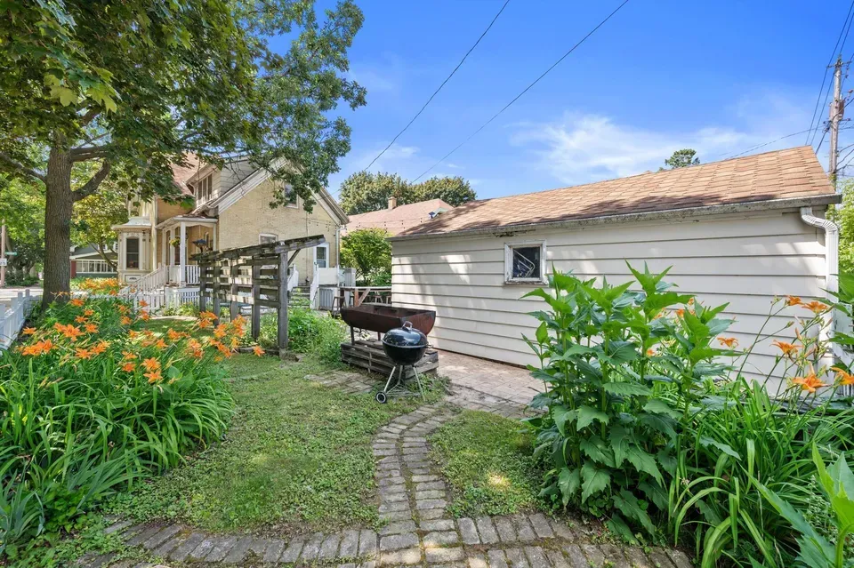 4 Bed 2 Bath Classic Historic Era Home in Milwaukee, WI - 5