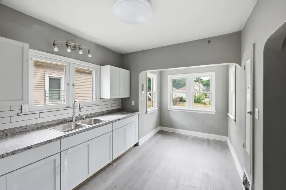 4 Bed 2 Bath Classic Historic Era Home in Milwaukee, WI