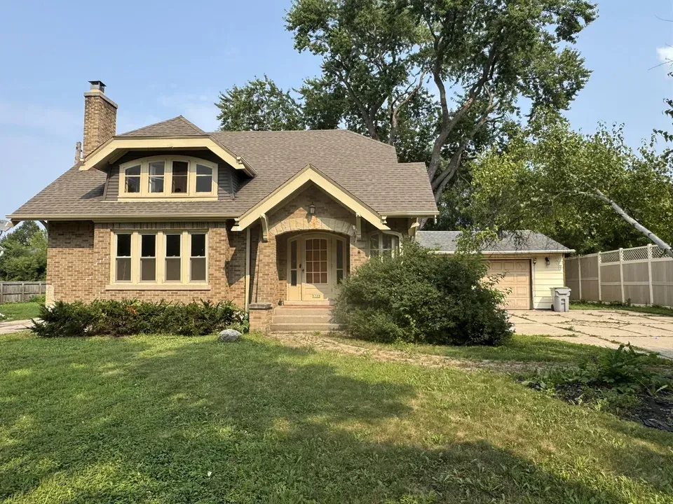 4 Bed 2 Bath Classic Historic Era Home in Milwaukee, WI - 1