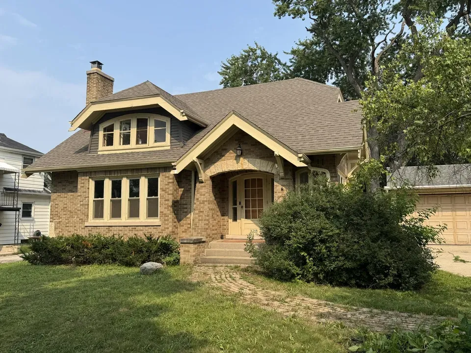 4 Bed 2 Bath Classic Historic Era Home in Milwaukee, WI - 3