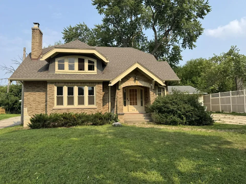 4 Bed 2 Bath Classic Historic Era Home in Milwaukee, WI - 5