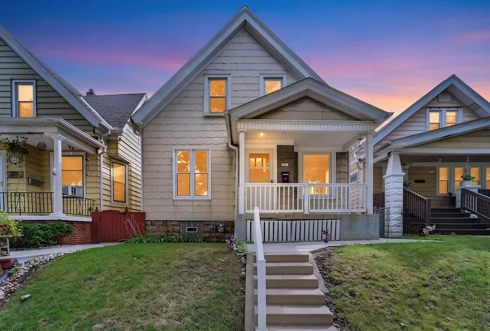 4 Bed 2 Bath Classic Historic Era Home in Milwaukee, WI
