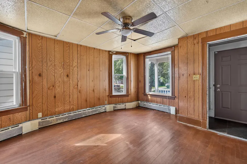 4 Bed 2 Bath Classic Historic Era Home in Milwaukee, WI - 3