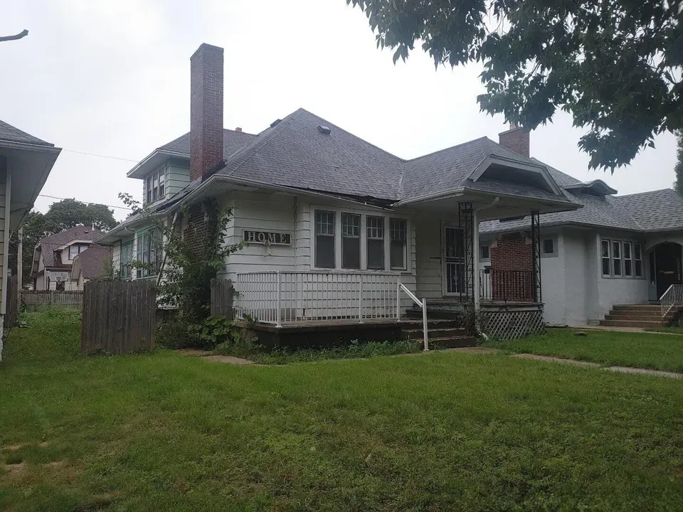 4 Bed 2 Bath Classic Historic Era Home in Milwaukee, WI - 1