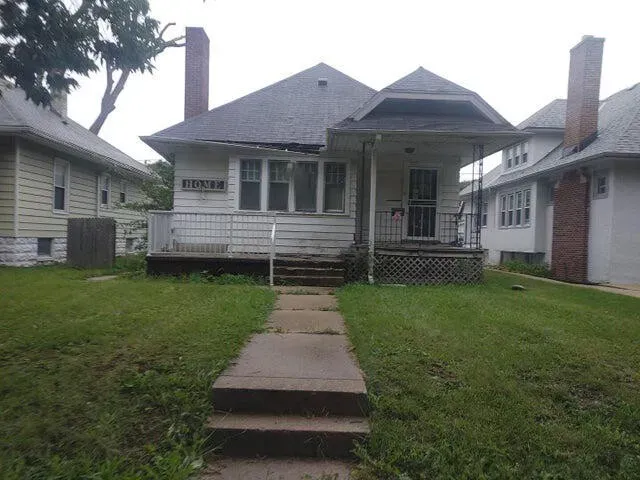 4 Bed 2 Bath Classic Historic Era Home in Milwaukee, WI - 2