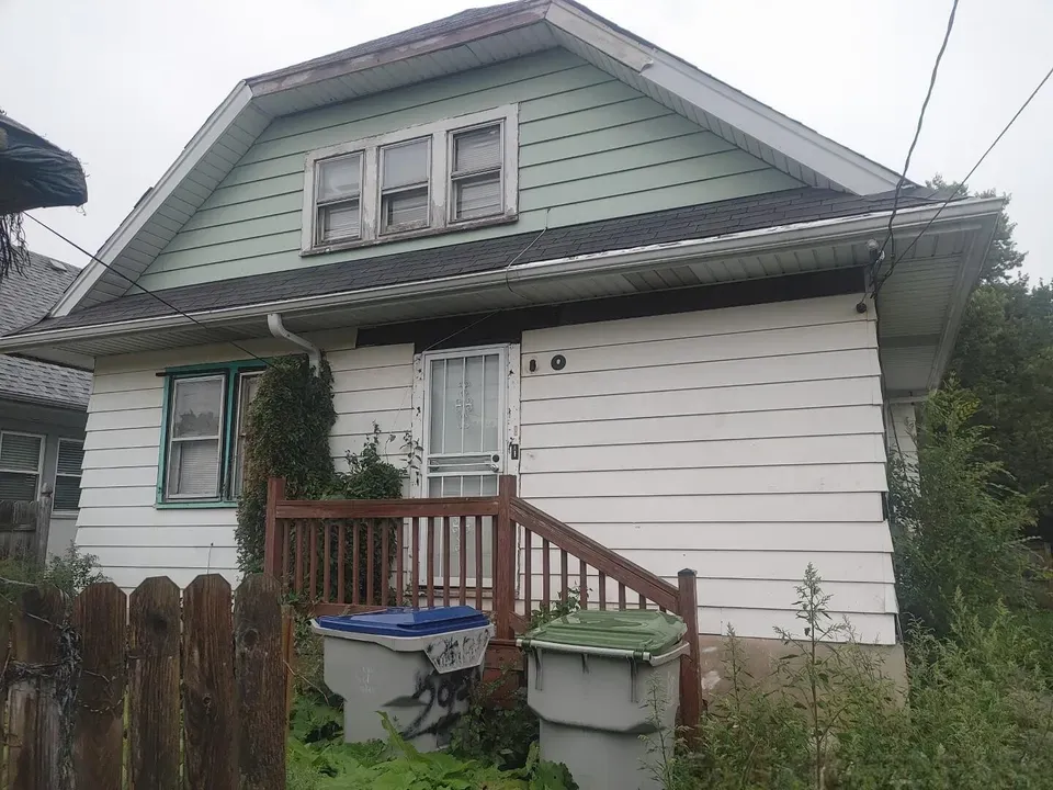 4 Bed 2 Bath Classic Historic Era Home in Milwaukee, WI - 5