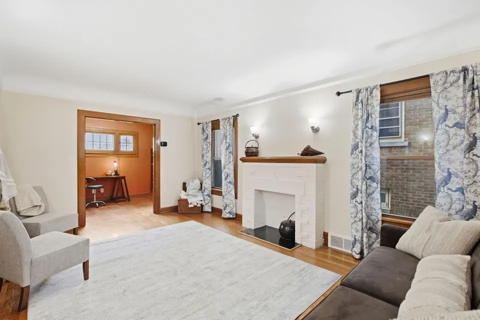 4 Bed 2 Bath Classic Historic Era Home in Milwaukee, WI - 2