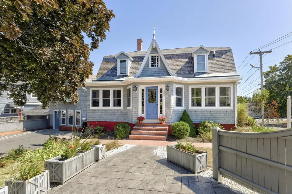 4 Bed 2 Bath Classic Historic Era Home in Portland, ME - 2