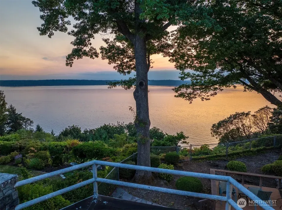 4 Bed 2 Bath Classic Historic Era Home in Seattle, WA - 2