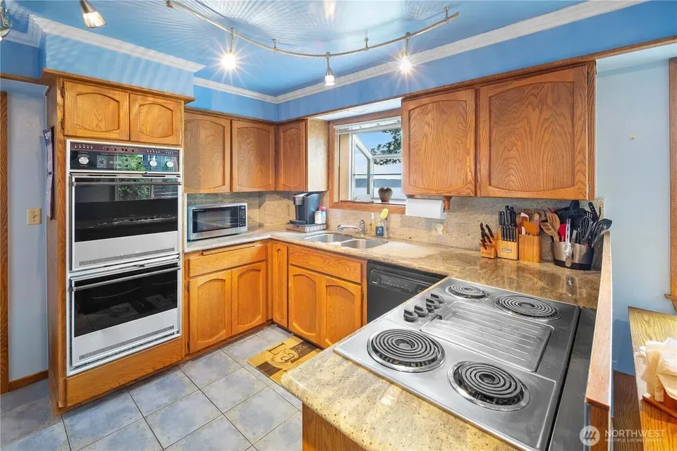 4 Bed 2 Bath Classic Historic Era Home in Seattle, WA - 4