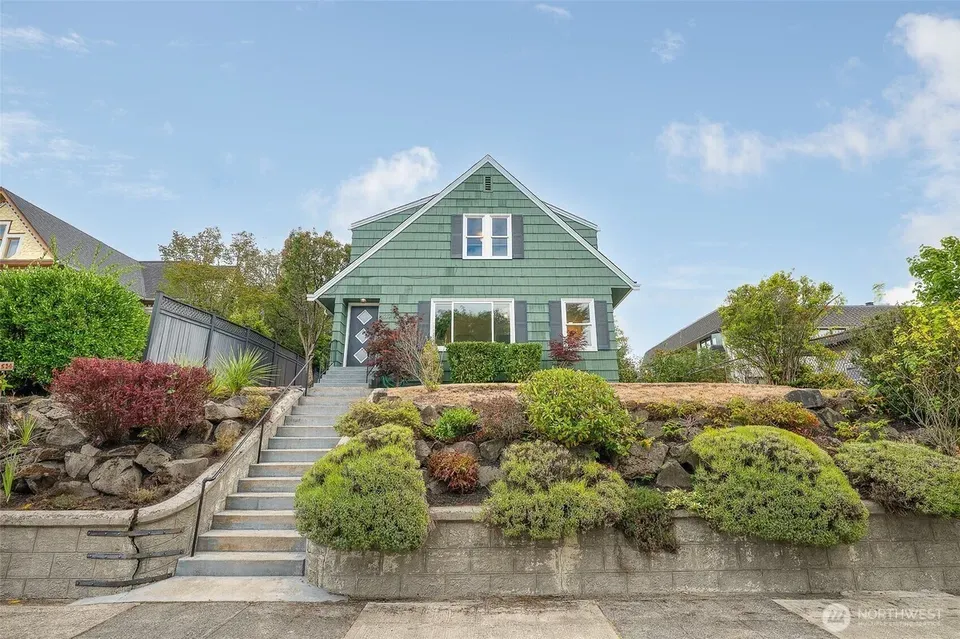 4 Bed 2 Bath Classic Historic Era Home in Seattle, WA - 1