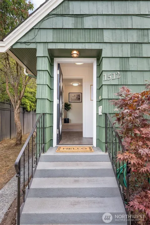 4 Bed 2 Bath Classic Historic Era Home in Seattle, WA - 2