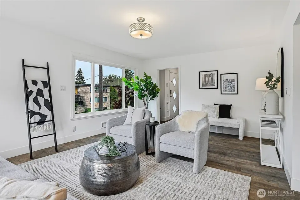 4 Bed 2 Bath Classic Historic Era Home in Seattle, WA - 3
