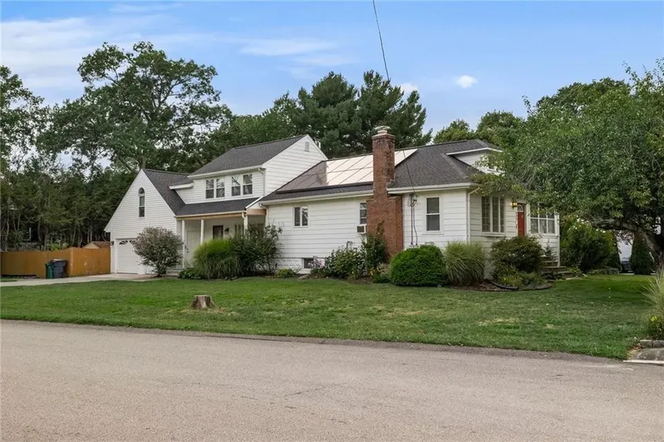 4 Bed 2 Bath Classic Historic Era Home in Warwick, RI - 2