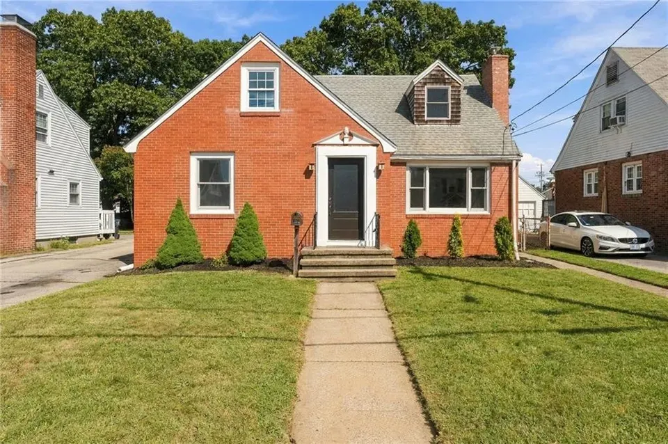 4 Bed 2 Bath Classic Historic Era Home in Warwick, RI - 1
