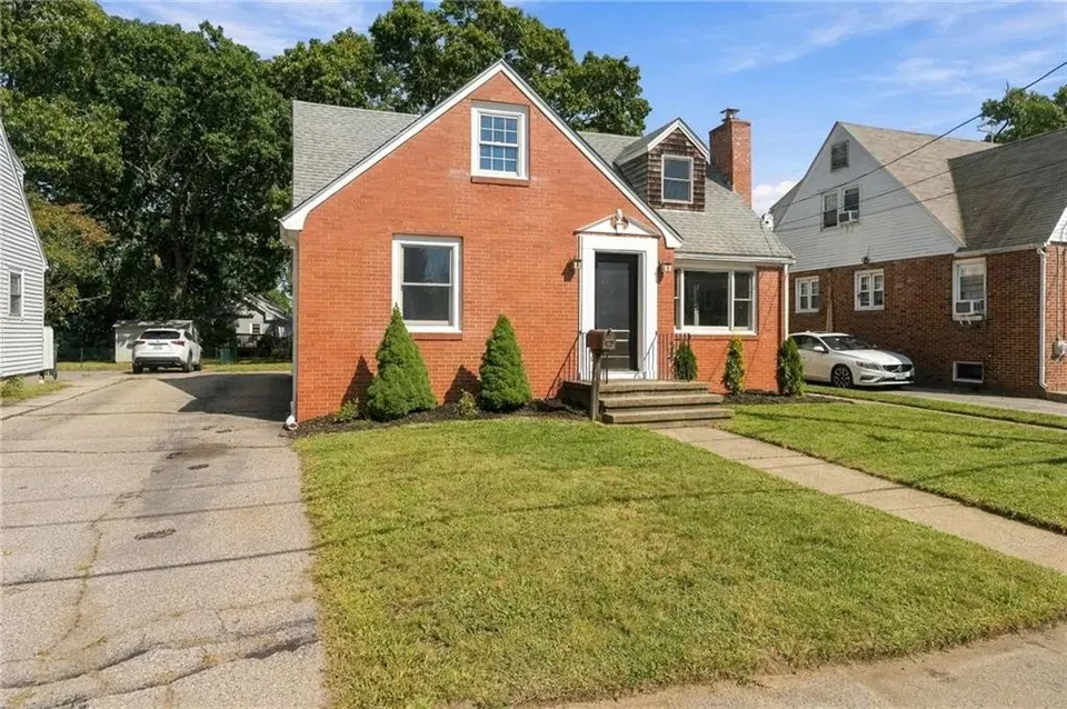 4 Bed 2 Bath Classic Historic Era Home in Warwick, RI - 2