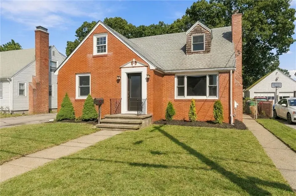 4 Bed 2 Bath Classic Historic Era Home in Warwick, RI - 3
