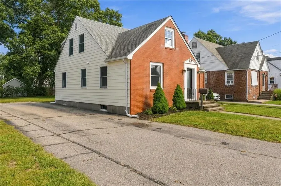 4 Bed 2 Bath Classic Historic Era Home in Warwick, RI - 4