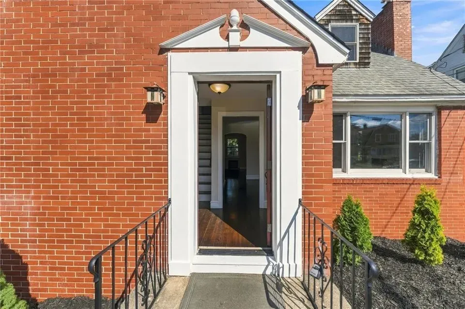 4 Bed 2 Bath Classic Historic Era Home in Warwick, RI - 5