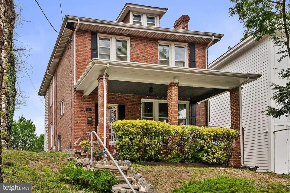 4 Bed 2 Bath Classic Historic Era Home in Washington, DC - 1