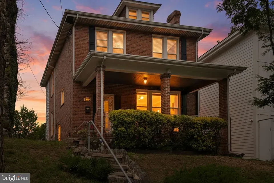 4 Bed 2 Bath Classic Historic Era Home in Washington, DC - 2