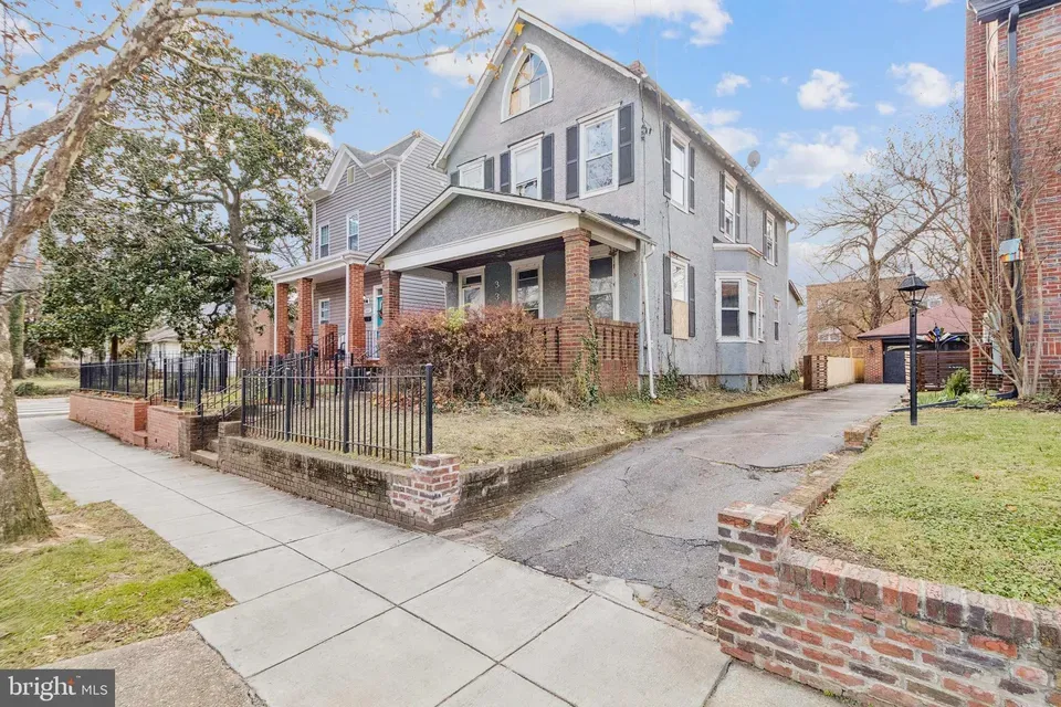 4 Bed 2 Bath Classic Historic Era Home in Washington, DC - 2