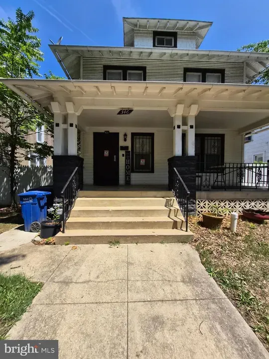 4 Bed 2 Bath Classic Historic Era Home in Washington, DC - 2