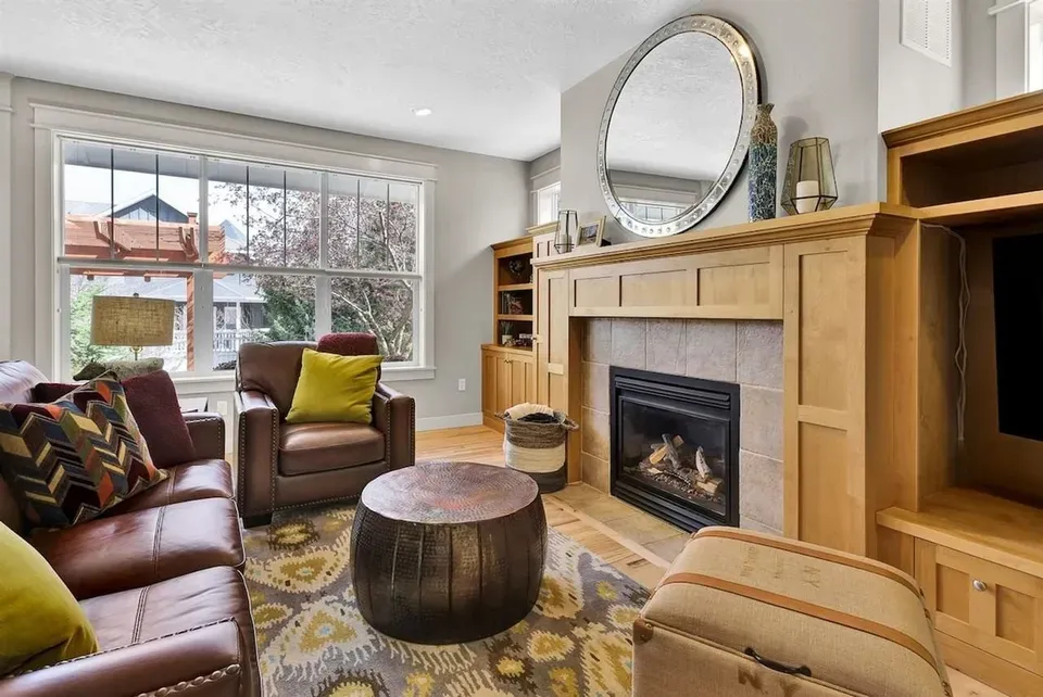4 Bed 2 Bath Contemporary High-Rise Condo in Boise, ID - 2