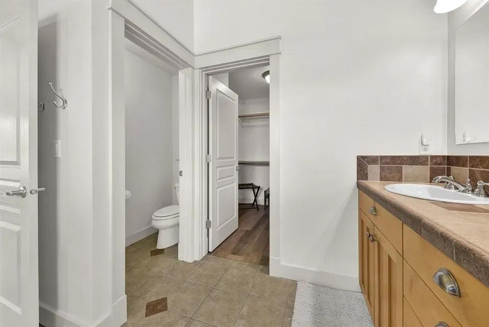 4 Bed 2 Bath Contemporary High-Rise Condo in Boise, ID - 5