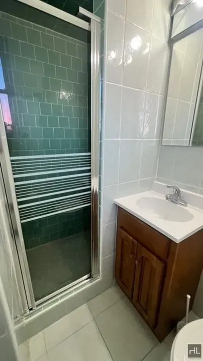 4 Bed 2 Bath Contemporary High-Rise Condo in Brooklyn, NY