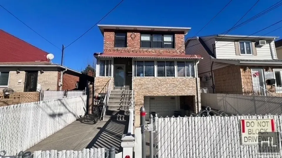4 Bed 2 Bath Contemporary High-Rise Condo in Brooklyn, NY - 3