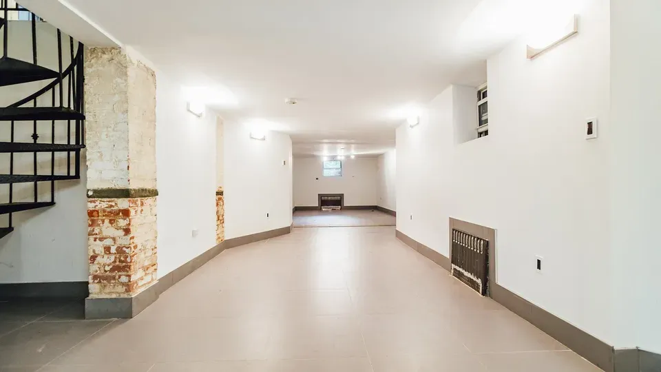 4 Bed 2 Bath Contemporary High-Rise Condo in Brooklyn, NY - 1