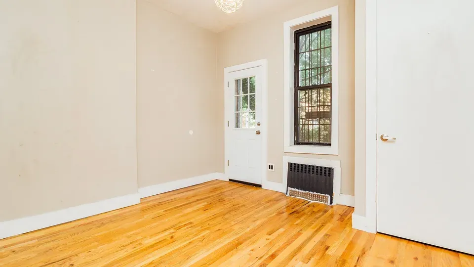 4 Bed 2 Bath Contemporary High-Rise Condo in Brooklyn, NY - 5