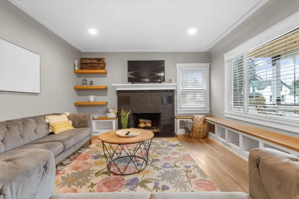 4 Bed 2 Bath Contemporary High-Rise Condo in Coeur d Alene, ID - 3