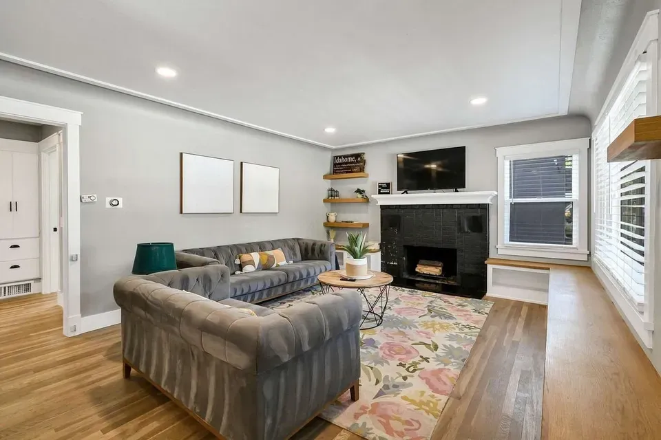 4 Bed 2 Bath Contemporary High-Rise Condo in Coeur d Alene, ID - 5