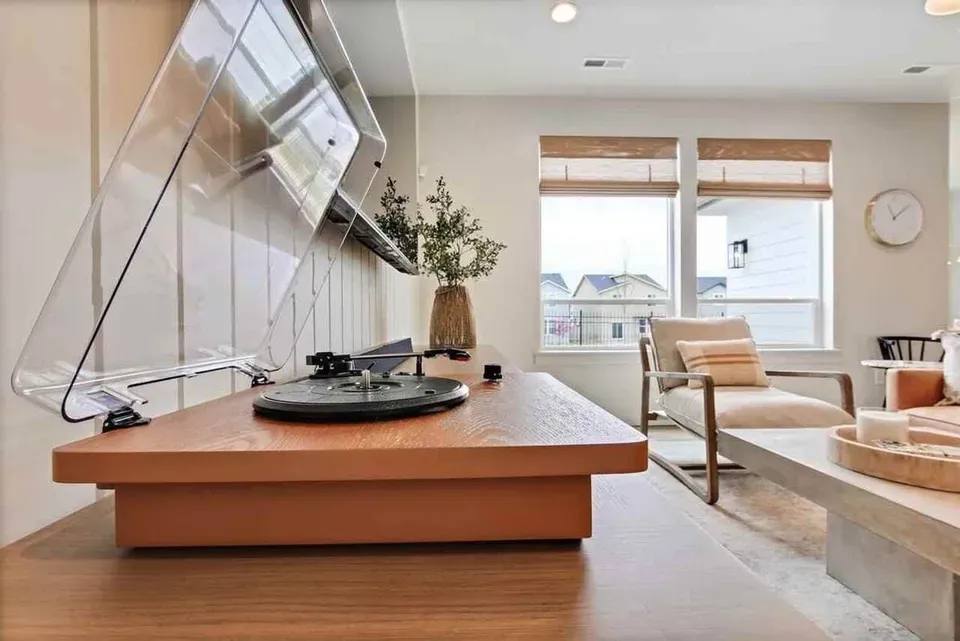 4 Bed 2 Bath Contemporary High-Rise Condo in Meridian, ID - 4