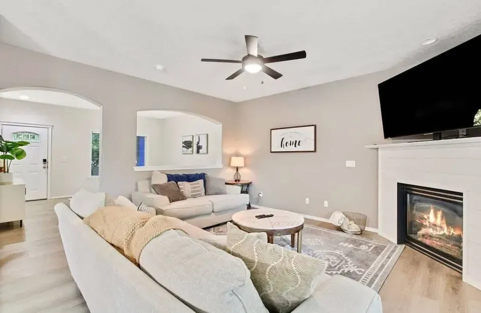 4 Bed 2 Bath Contemporary High-Rise Condo in Meridian, ID - 3