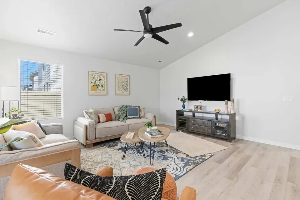 4 Bed 2 Bath Contemporary High-Rise Condo in Meridian, ID - 4