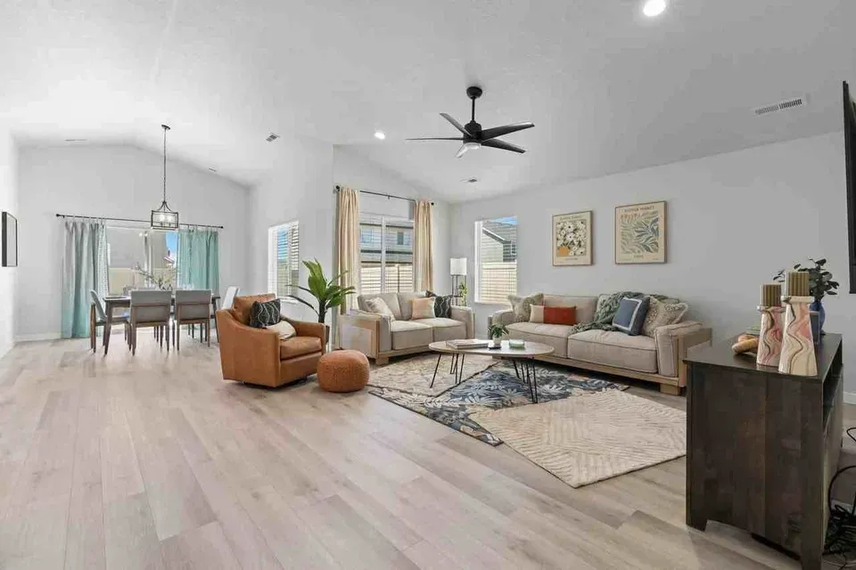 4 Bed 2 Bath Contemporary High-Rise Condo in Meridian, ID - 5