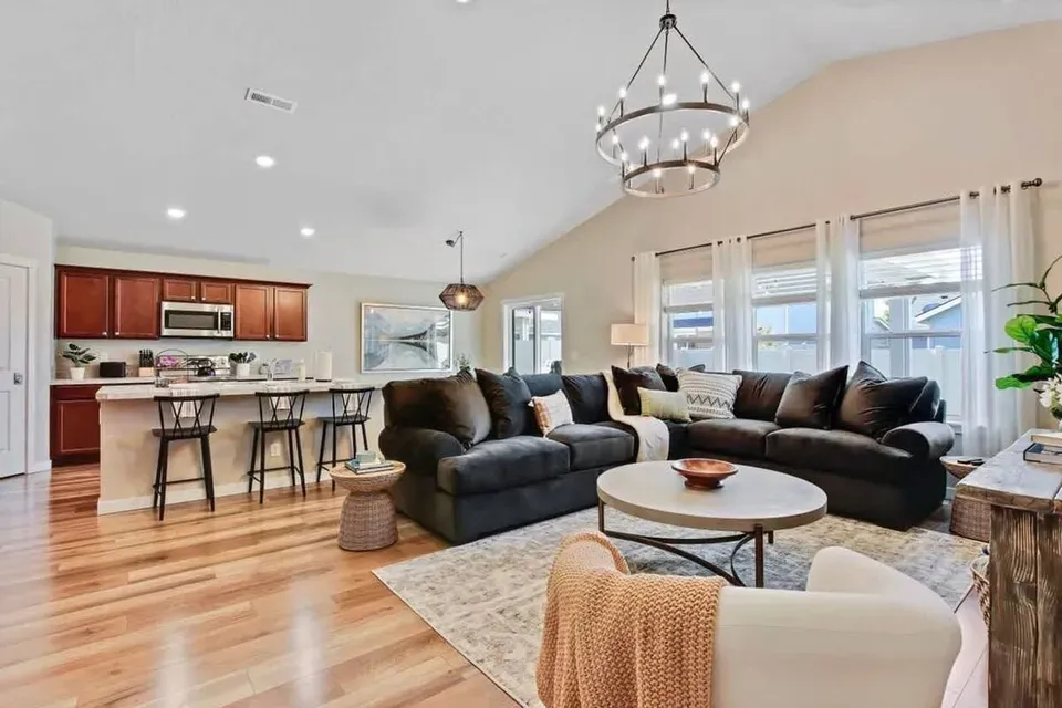4 Bed 2 Bath Contemporary High-Rise Condo in Meridian, ID - 4