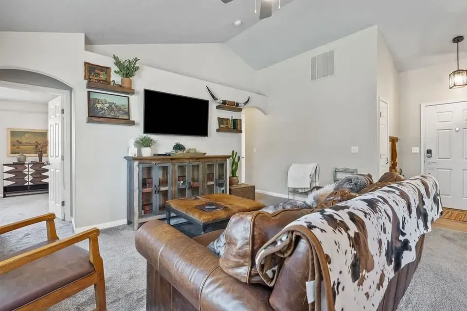 4 Bed 2 Bath Contemporary High-Rise Condo in Nampa, ID - 4